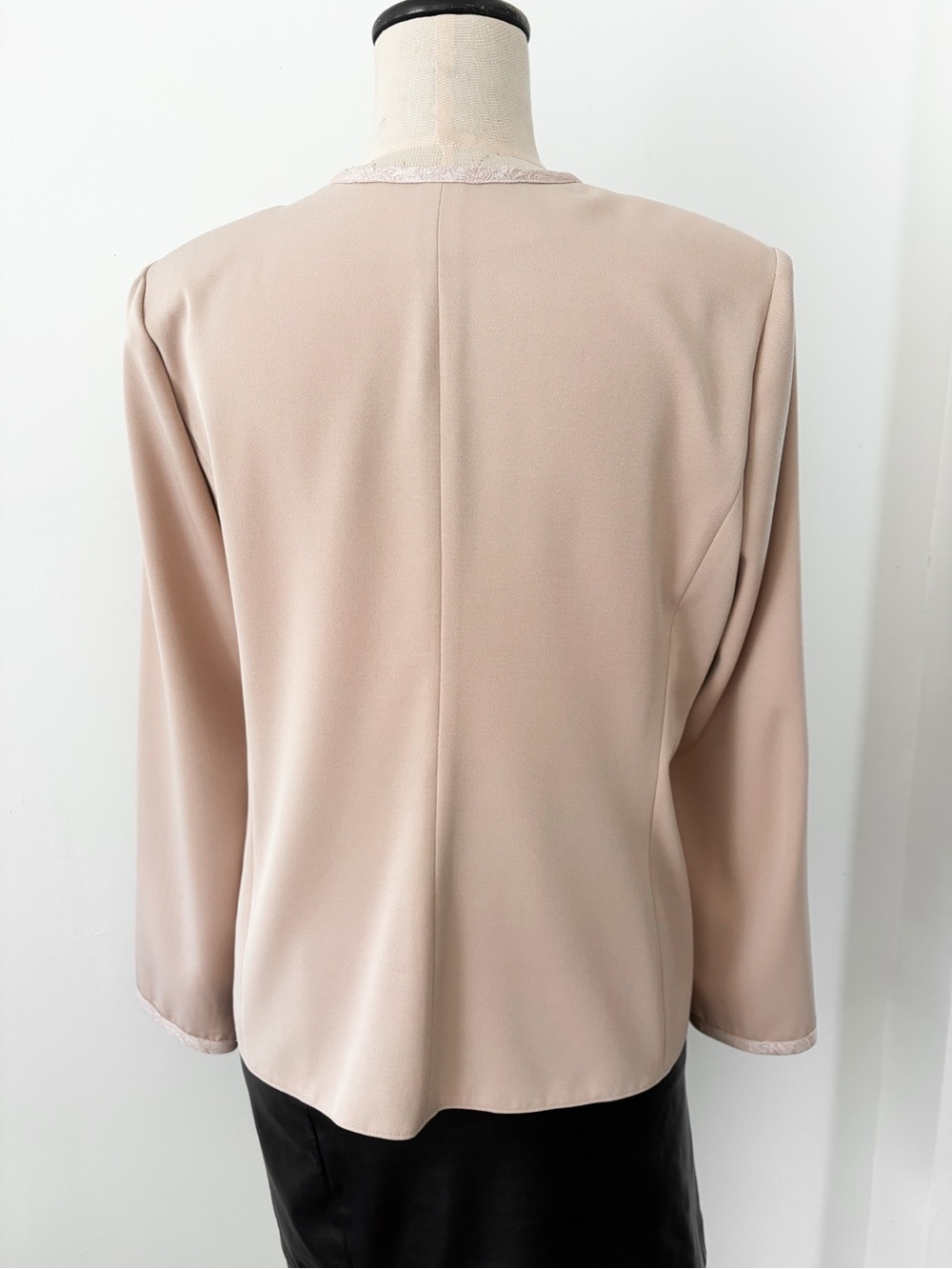 Handcrafted Vintage AGMIR Blush Pink Blazer - Size M, Made in Europe - Picture 10 of 10